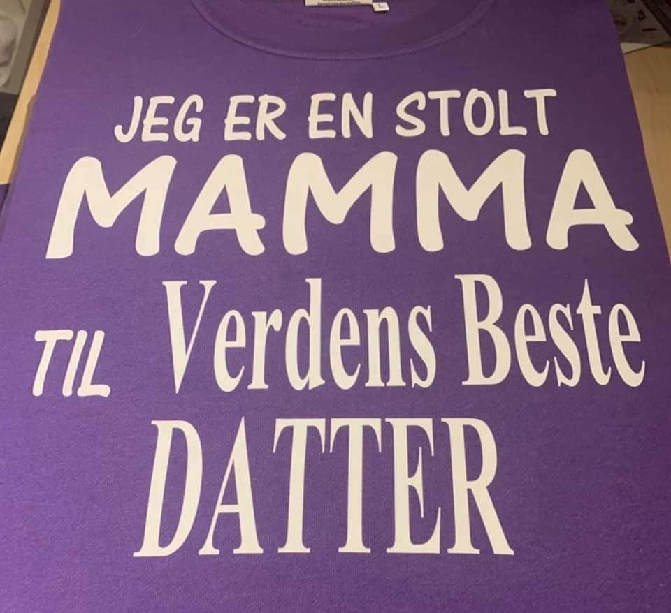 JEG ER EN STOLT MAMMA TIL VERDENS BESTE DATTER