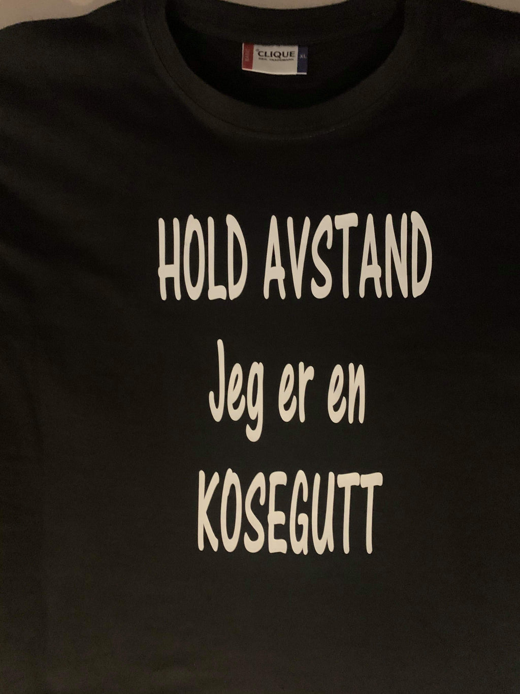 HOLD AVSTAND jeg er en KOSEGUTT